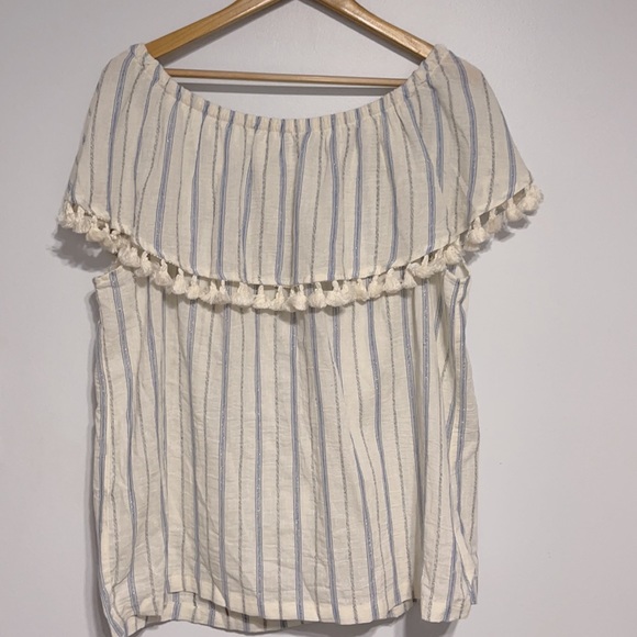 Artisan NY Cold Shoulder Tassel Top NWT - Picture 3 of 6